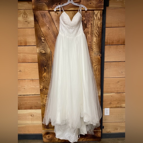 BRAND NEW WEDDING DRESS - Picture 6 of 6